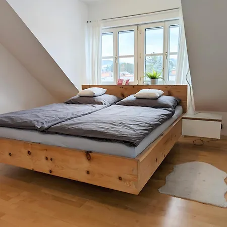 Appartement Ruhige 3-zimmer-wohnung Am Stadtrand Mit Bergblick