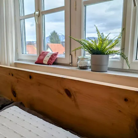 Ruhige 3-zimmer-wohnung Am Stadtrand Mit Bergblick Apartmán Solnohrad