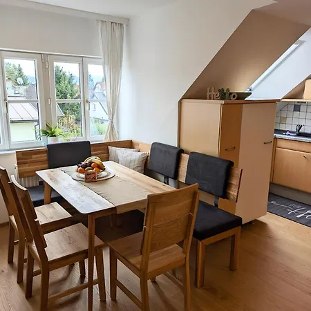 Ruhige 3-zimmer-wohnung Am Stadtrand Mit Bergblick *